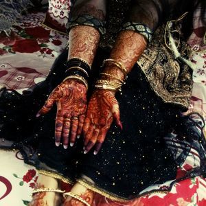 Meet your Posher, Hira